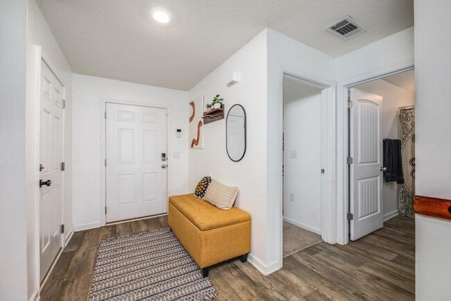 Building Photo - 1010 Limpkin St