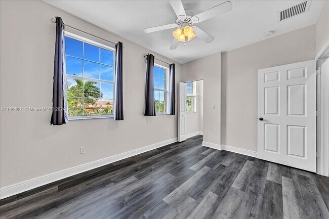 Building Photo - 995 SW 147th Ave