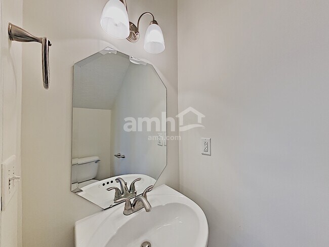 Building Photo - 747 Pantera Dr