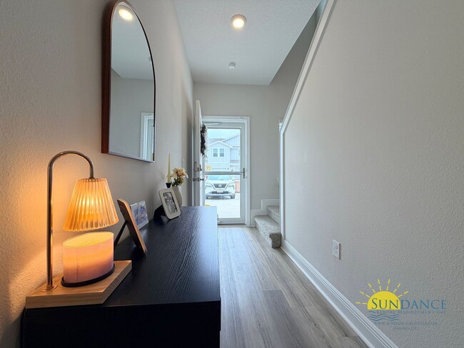 Building Photo - Stunning 3 Bedroom Townhouse in Brittany Oaks!