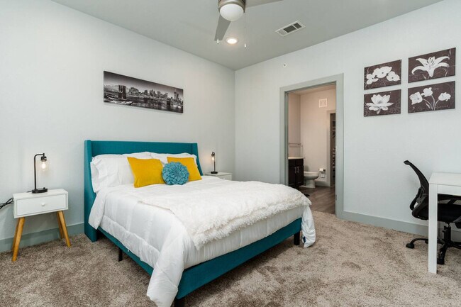 Building Photo - 3930 Westcliff Rd