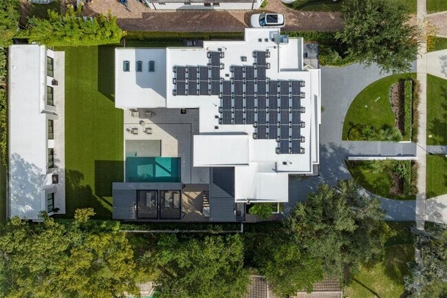 Building Photo - 3260 Lake Shore Dr