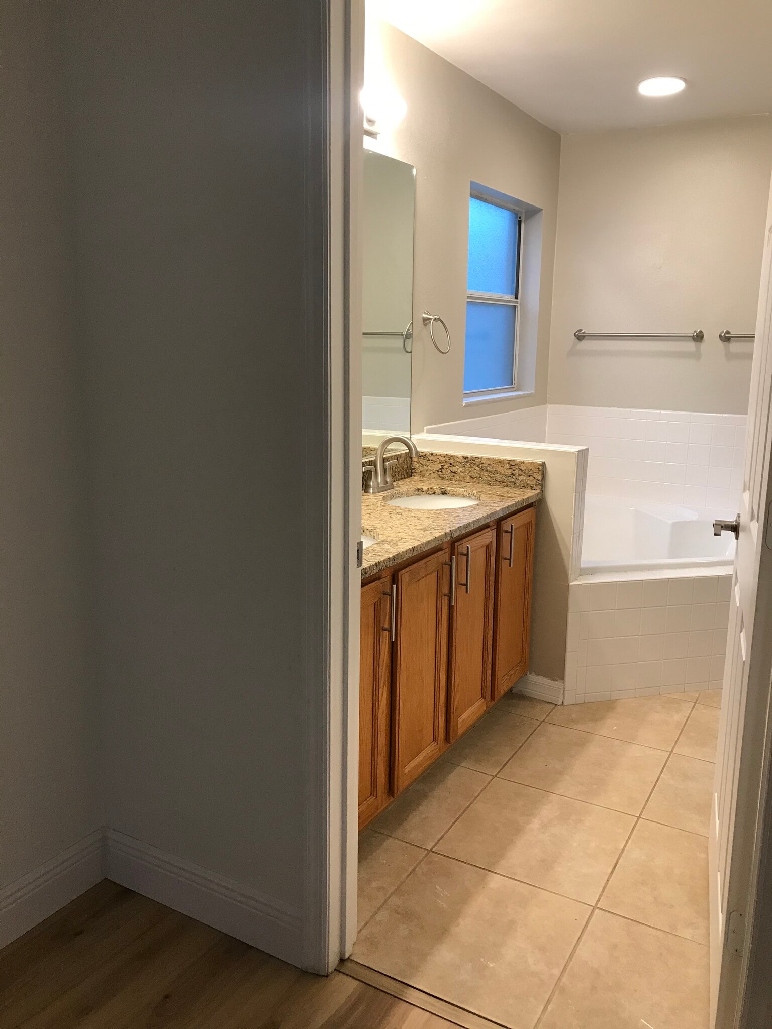 Master bathroom - 760 Riviera Dr NE