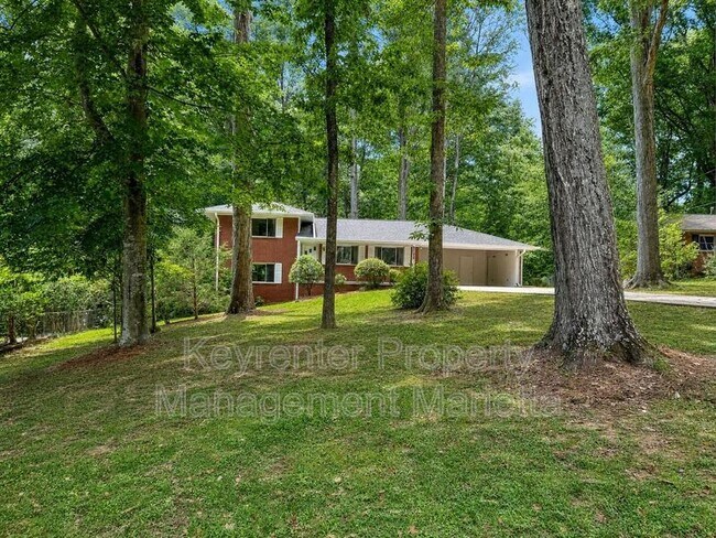 Building Photo - 3720 Lake Dr SE