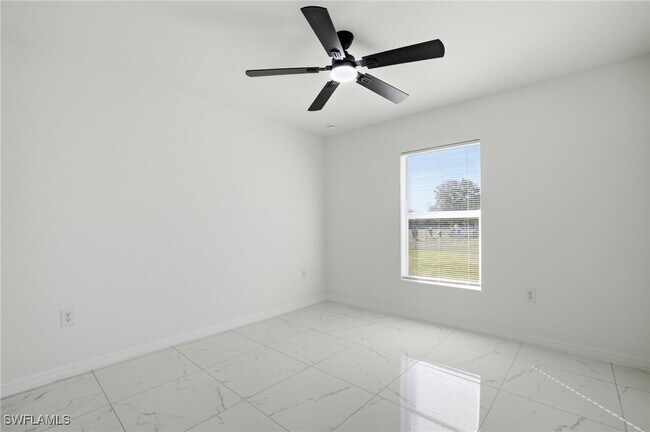 Building Photo - 418 Pinehurst Ave