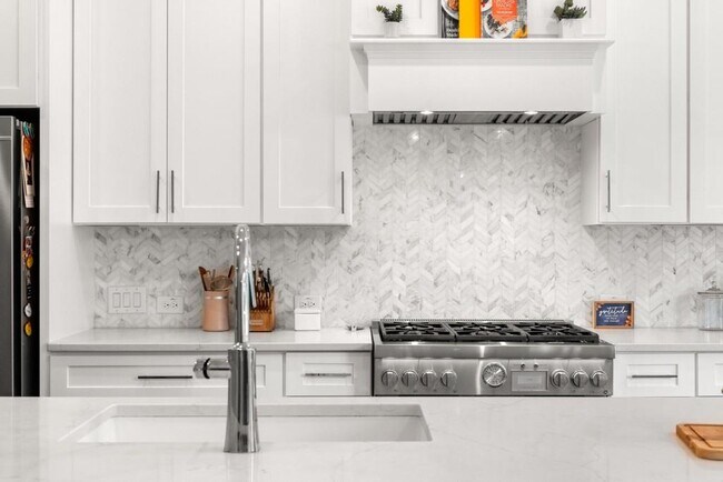 Building Photo - 2045 Bellrick Rd NW