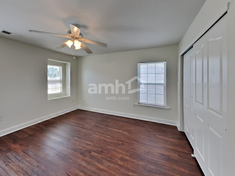 Building Photo - 318 Lameshur Ln