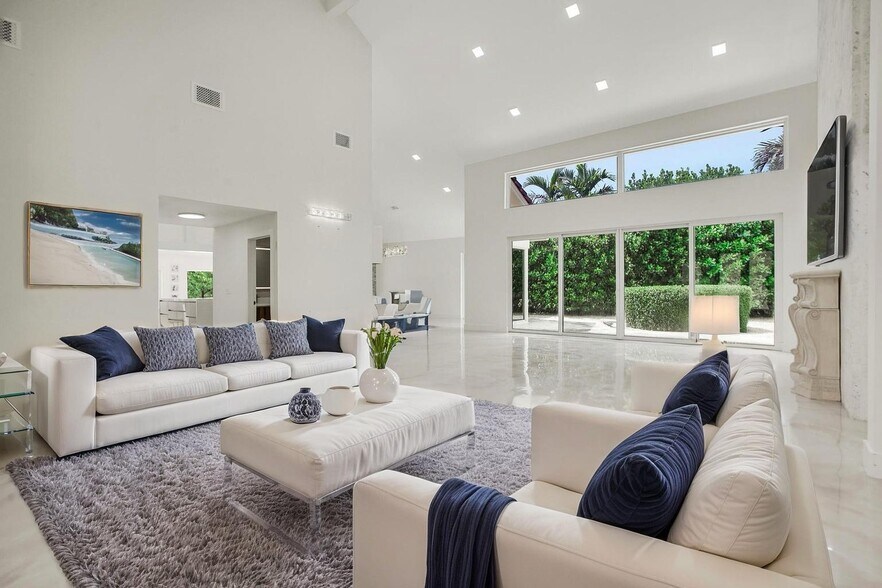 Building Photo - 7351 Valencia Dr
