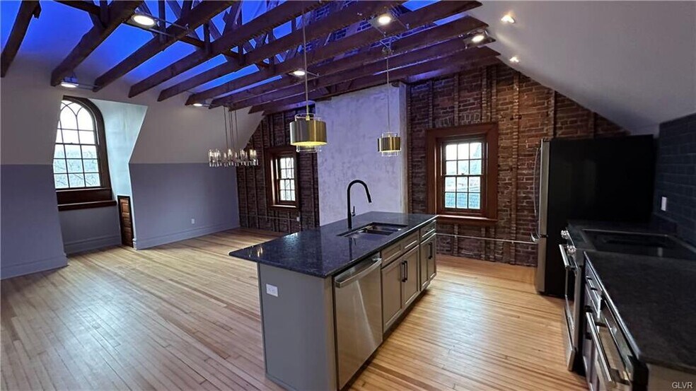 Building Photo - 214 Spring Garden St