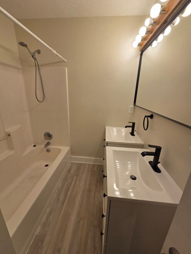 Building Photo - One Level Living