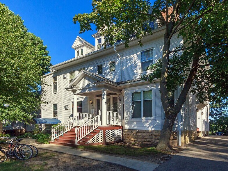 Primary Photo - 409 W Wilson St