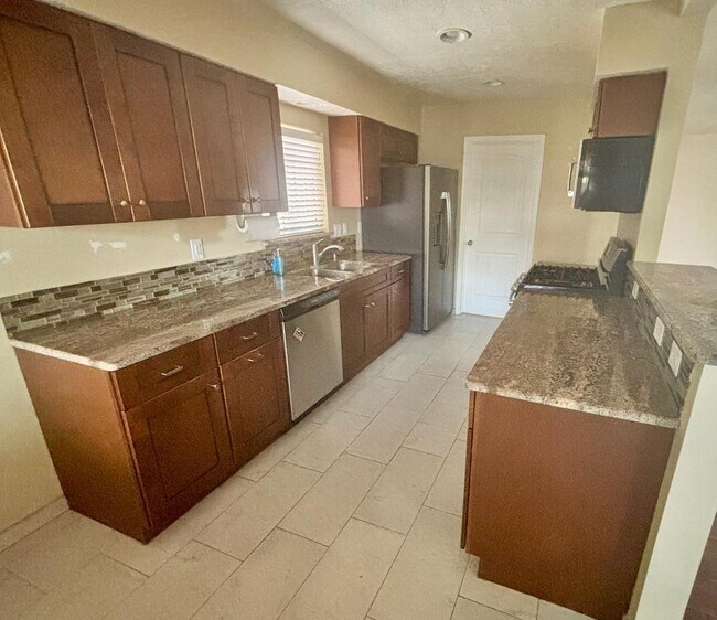 Building Photo - 12809 Hayley Ct NE