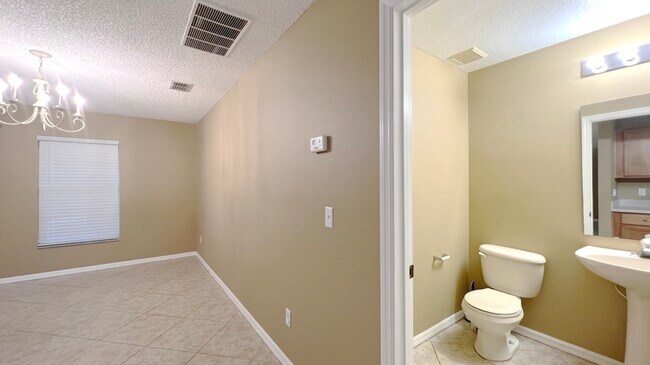 Building Photo - 831 Horseshoe Falls Dr