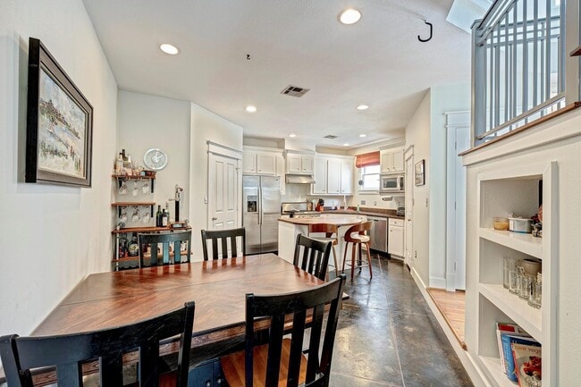 Building Photo - 511 W 22nd St