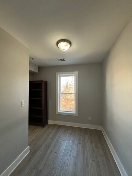 Building Photo - 26 Yale Ave