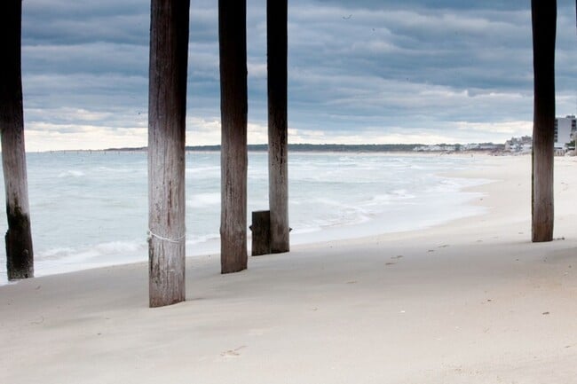 Building Photo - Upgraded Condo at Chic's beach!! Updated K...