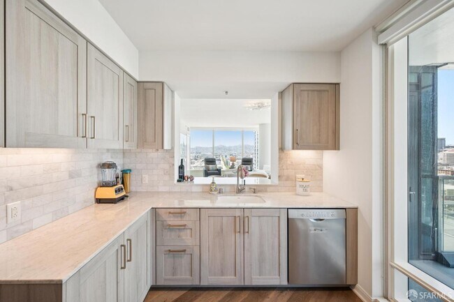 Building Photo - 401 Harrison St