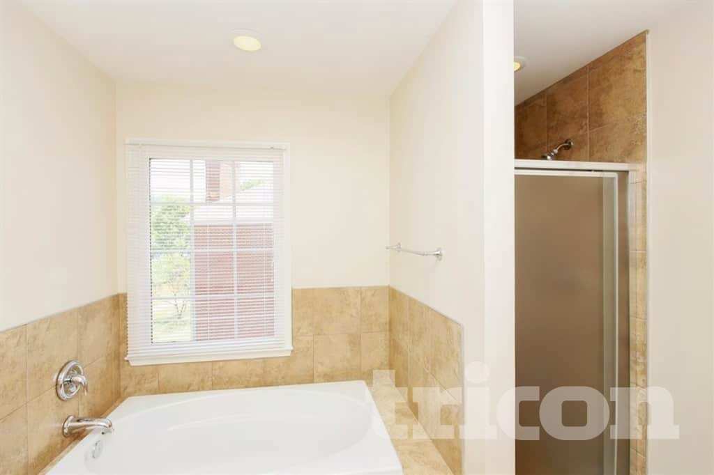 Building Photo - 105 Saddlebridge Ln