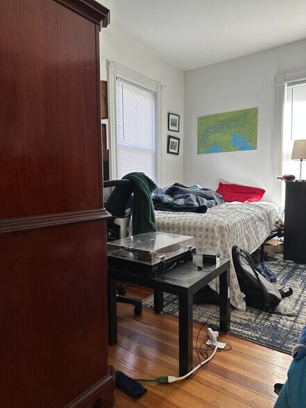 Building Photo - 27 Brackett St