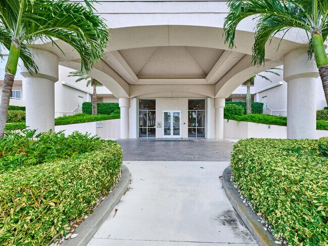 Building Photo - 5051 N Hwy A1A