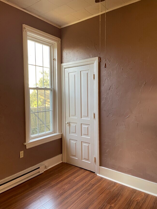 Building Photo - 355 Market St