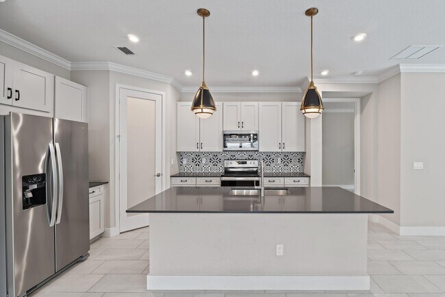 Building Photo - 6825 Pointe of Woods Dr