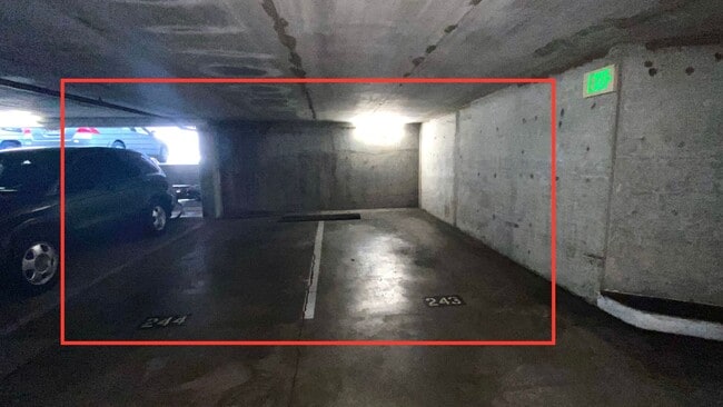 Building Photo - AVAILABLE JULY - 2 BED 2 BATH w/ 2 COVERED...