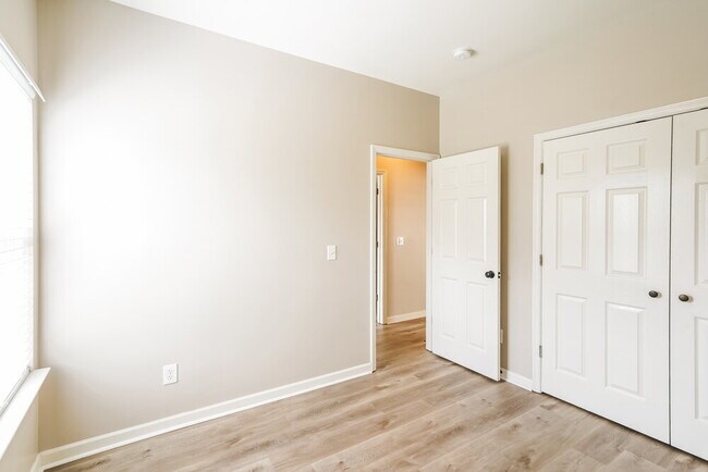 Building Photo - 6000 Mountview Dr