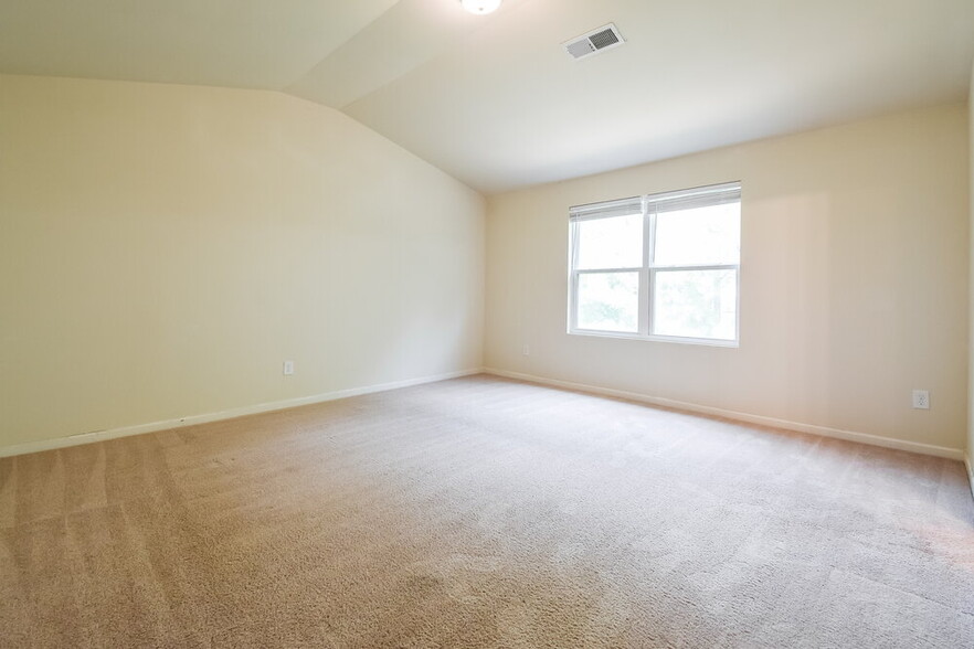 Building Photo - 329 Freeman Cir