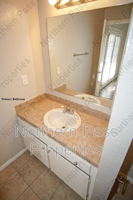 Building Photo - 4433 N Stanton St