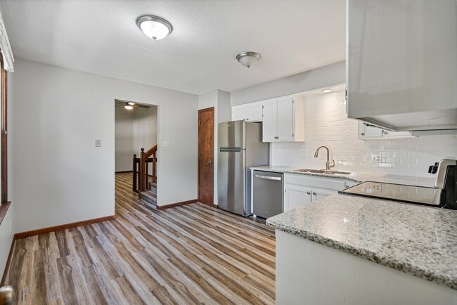 Building Photo - 2834 SE Glenside Ct