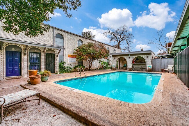 Building Photo - 2-BEDROOM CONDO AT OLMOS PARK TOWNHOMES