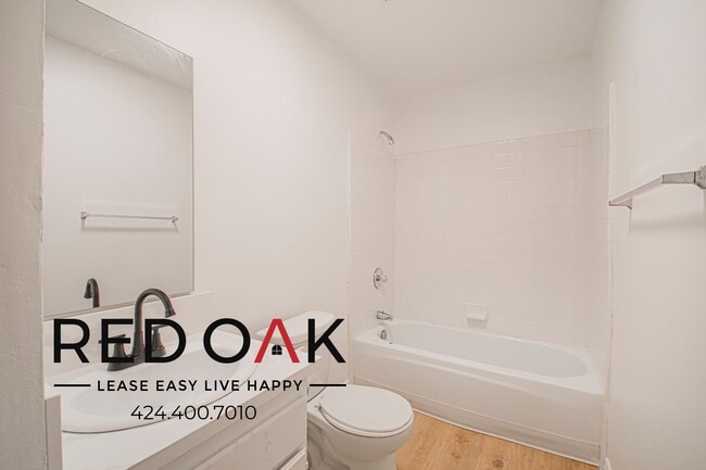 Building Photo - 4651 Cahuenga Blvd