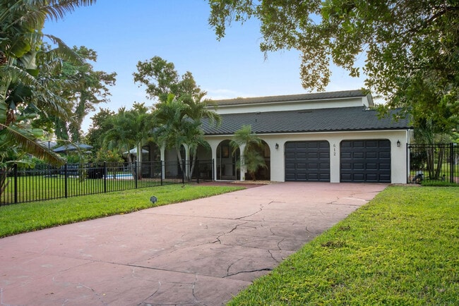 Building Photo - 612 Montezuma Dr