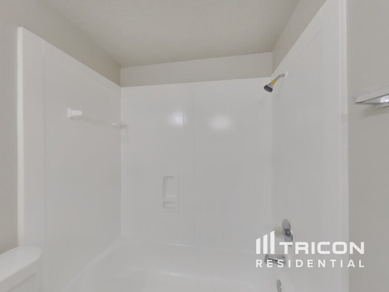 Building Photo - 7022 Sandy Knolls Dr