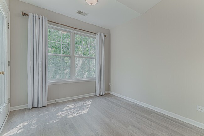 Building Photo - 1171 N Red Oak Cir