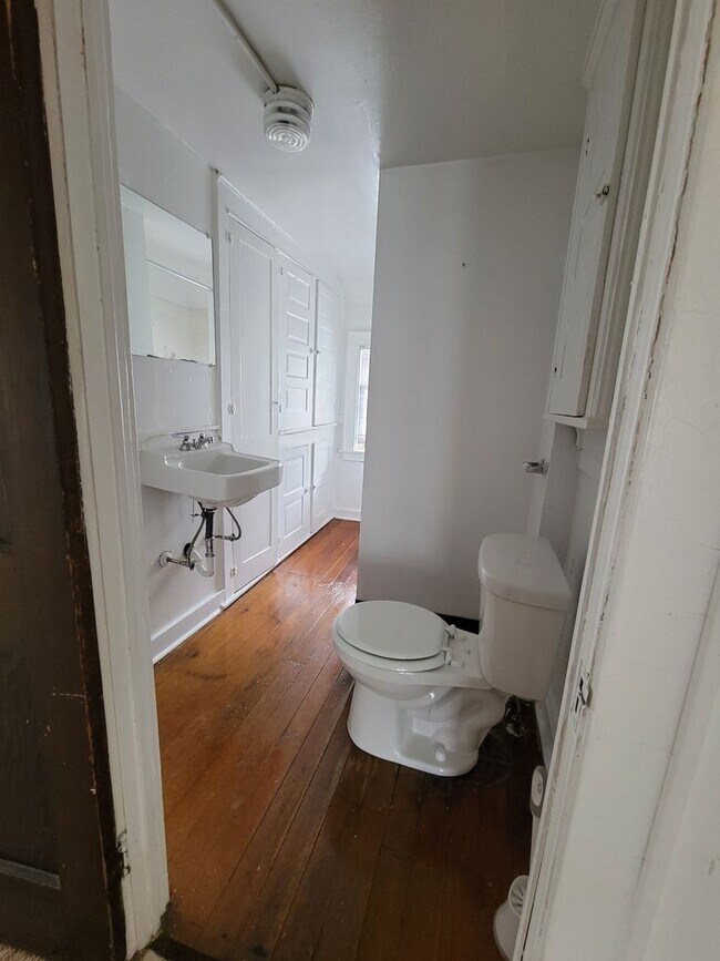 Building Photo - 620-22 Fellows Ave