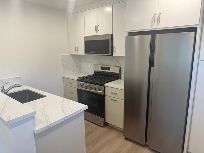 Building Photo - 793 W Pomona Blvd