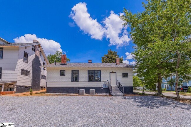 Building Photo - 536 Peronneau St