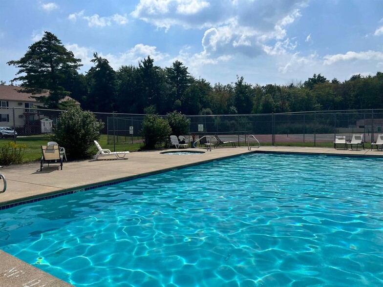 Building Photo - 804 White Cedar Blvd