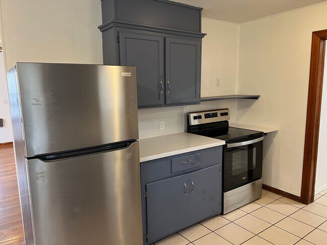 Building Photo - inviting 3-bedroom, 2-bath residence