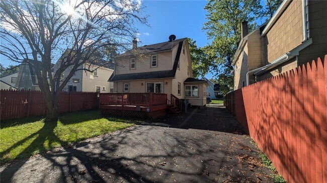 Building Photo - 136 Weston Rd