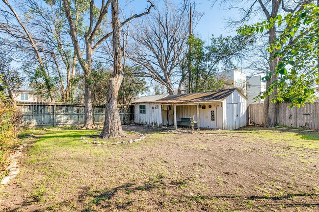 Building Photo - CHARMING TOBIN HILL COTTAGE