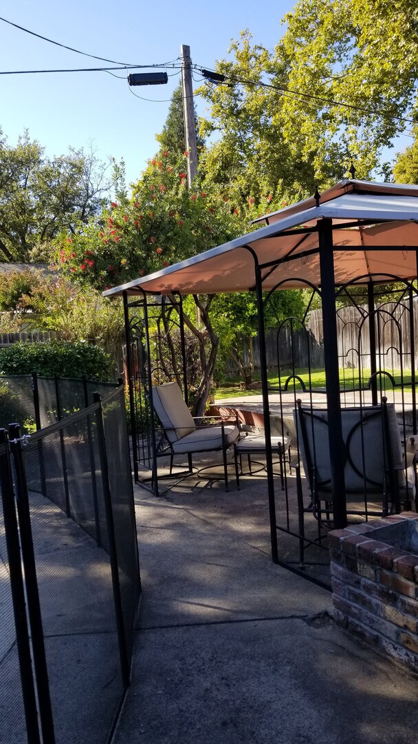 Building Photo - Central Roseville, Single Story Large Yard, Pool w/ Service 3 bedrooms, 2 baths,  1931sqft Gardne...