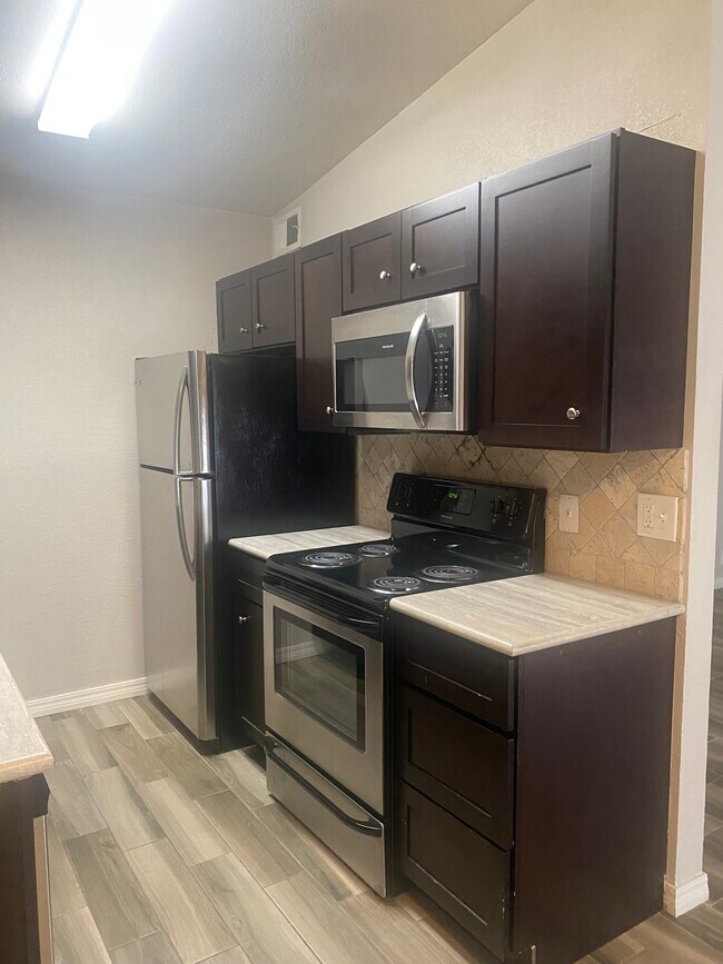 Building Photo - 826 Hardy Springs Cir