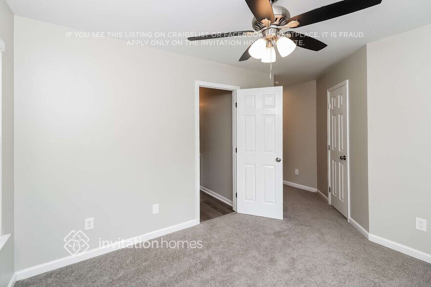 Building Photo - 406 Village Way