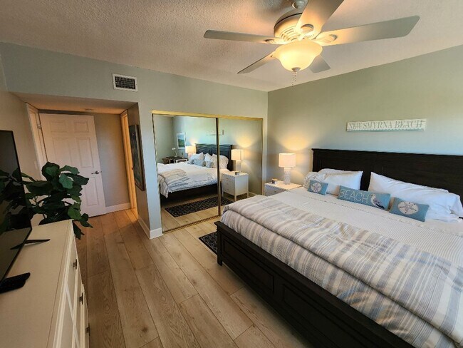 Building Photo - Beautiful Fully Furnished Marker 33 Condo on the water