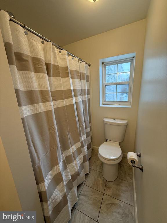 Building Photo - 248 E 6th Ave