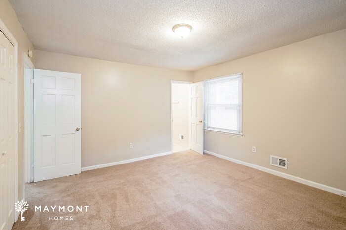 Building Photo - 212 Raintree Dr