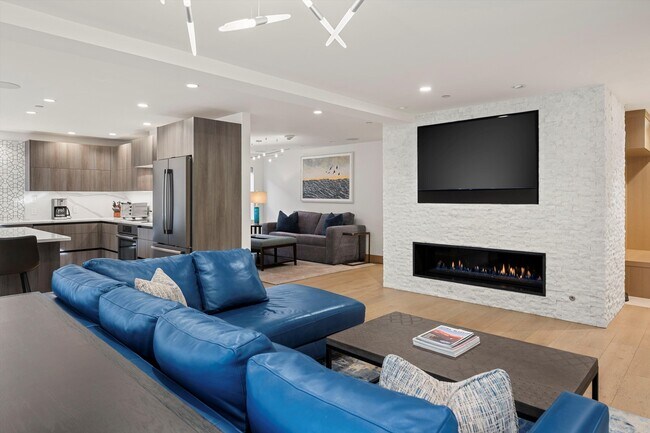 Building Photo - 447 E Cooper Ave